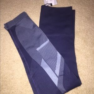 LNDR Pants - LNDR NWT crop LNDR Pants - LNDR NWT crop